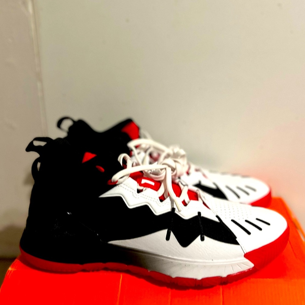 Adidas D Rose Son of Chi "Chicago" Sz 9.5